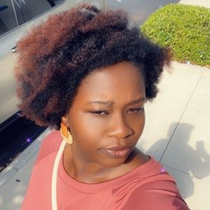 Meet your Posher, Yolette